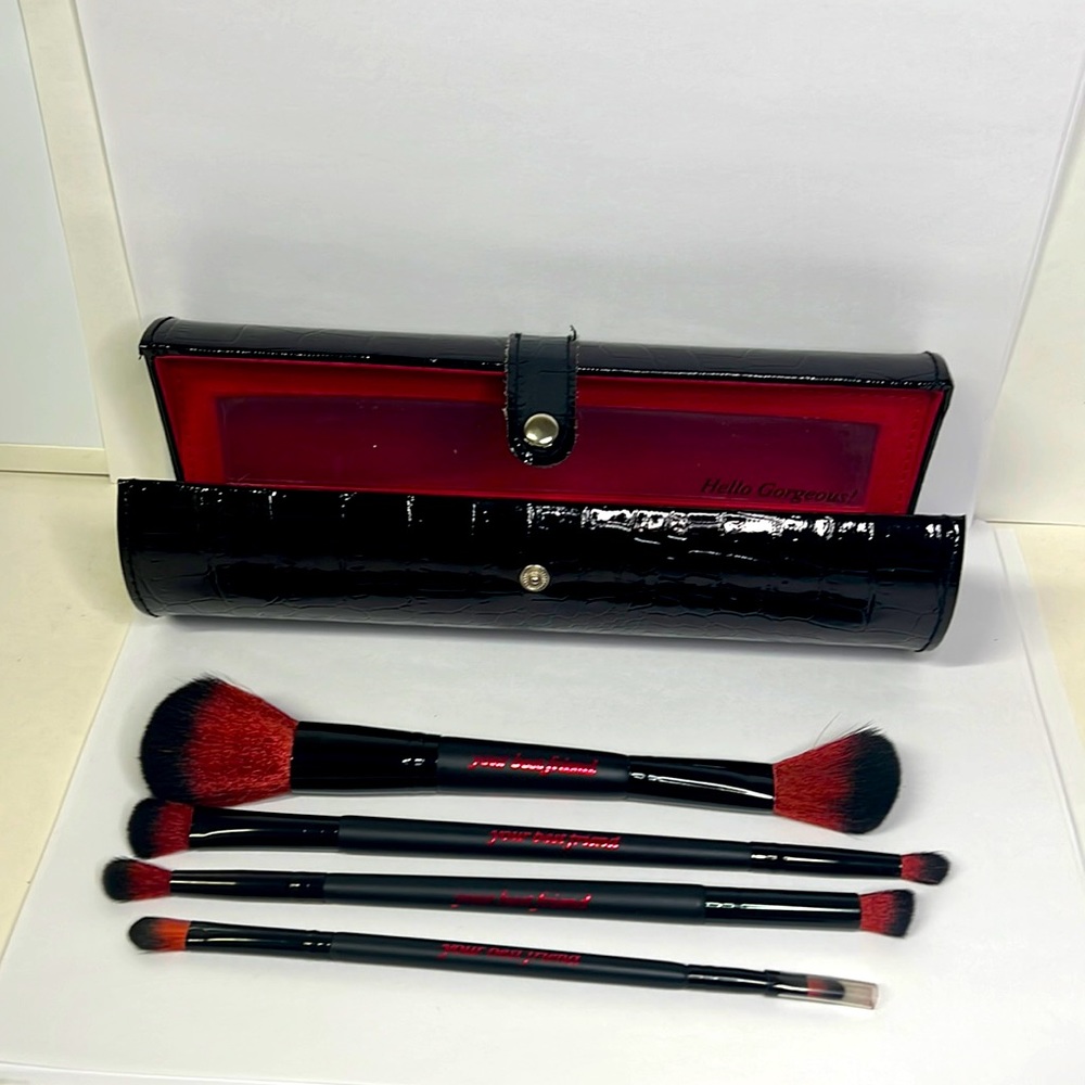 Your Best Friends brushes with case (4)